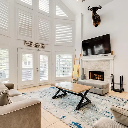 Dock And Outdoor Entertainment Home On Lake Conroe